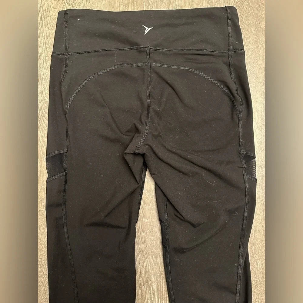 WORN ONCE OLD NAVY BLACK MESH DESIGN LEGGINGS - Size Medium SKU:344